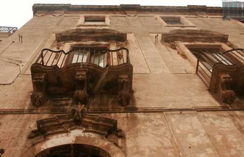 Palazzo Roberti, elegante e imponente domina Mola dal 700: oggi giace abbandonato